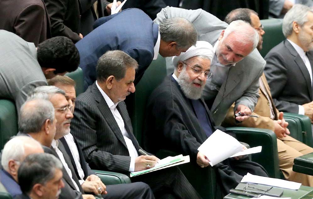نظام ریاستی یا پارلمانی؛ آیا نخست وزیری باز می گردد؟ آیا روحانی پیش قدم می شود؟