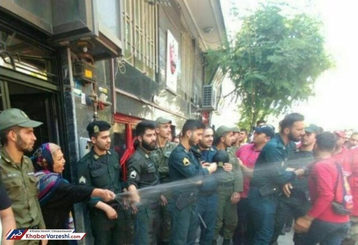 سلاح عجیب همسایه باشگاه پرسپولیس برای مقابله با هواداران معترض + عکس