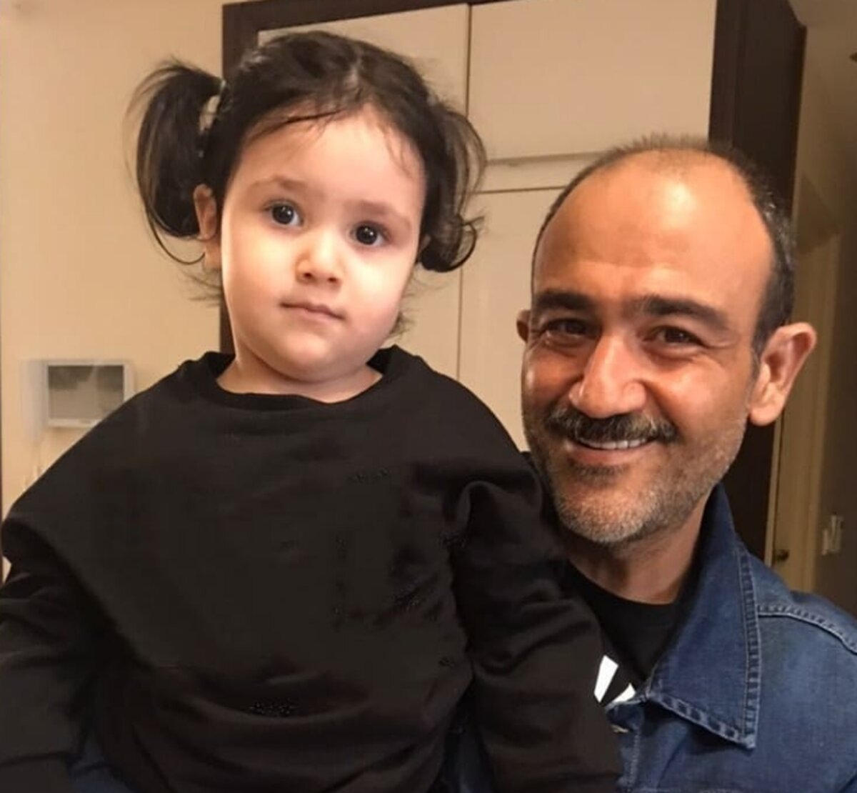 عکس مهران غفوریان و مادرش در روز مادر 