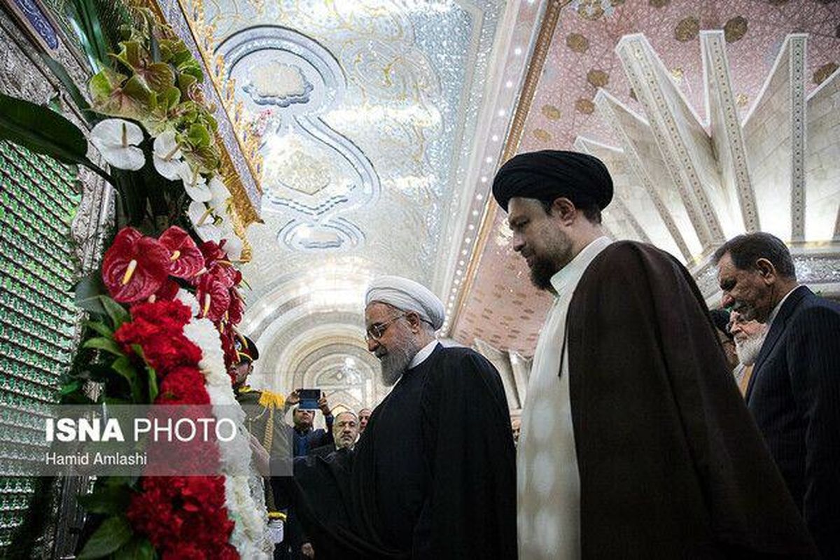 روحانی: آنهایی که فکر می کنند گفتمان انقلاب در برابر گفتمان جمهوری اسلامی است، خطا می کنند