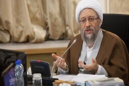 آملی‌ لاریجانی: دستگاه‌های مسئول برای مشکلات معیشتی مردم فکر عاجلی داشته باشند