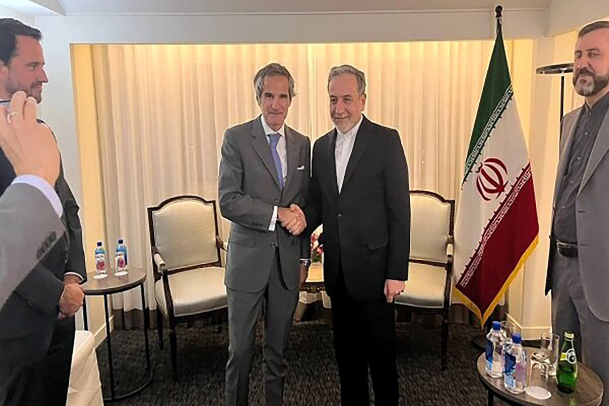 لحظه امضای توافق نامه ایران و IAEA