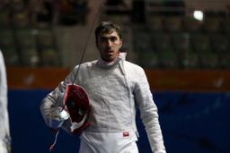 دوست دارم جام را مسی یا رونالدو بالای سر ببرند