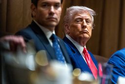 مشاور ترامپ:جنگ با ایران می‌تواند برای ما تلفات زیادی به جای بگذارد