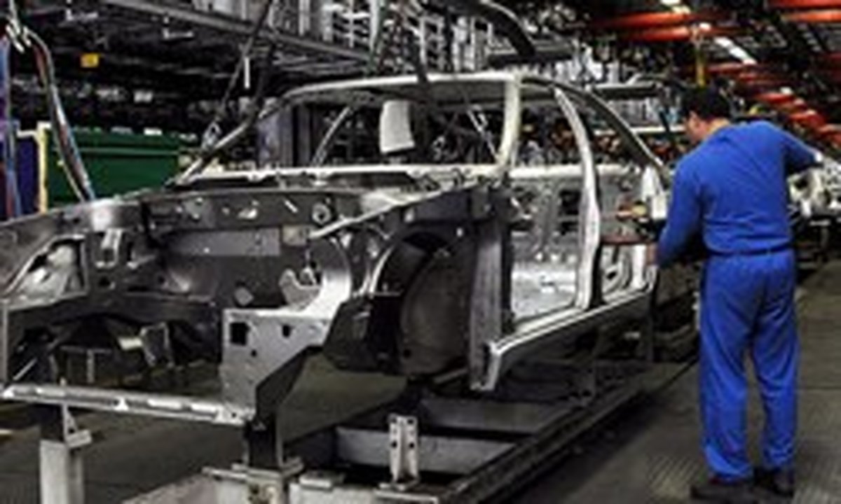 افزایش 300 تومانی نرخ ارز مرجع قیمتگذاری قطعات خودرو/ پژو و رنو هیچ سرمایهای به ایران نیاوردند