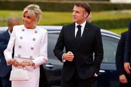 تلاش مکرون در دادگاه برای اثبات زن بودن همسرش