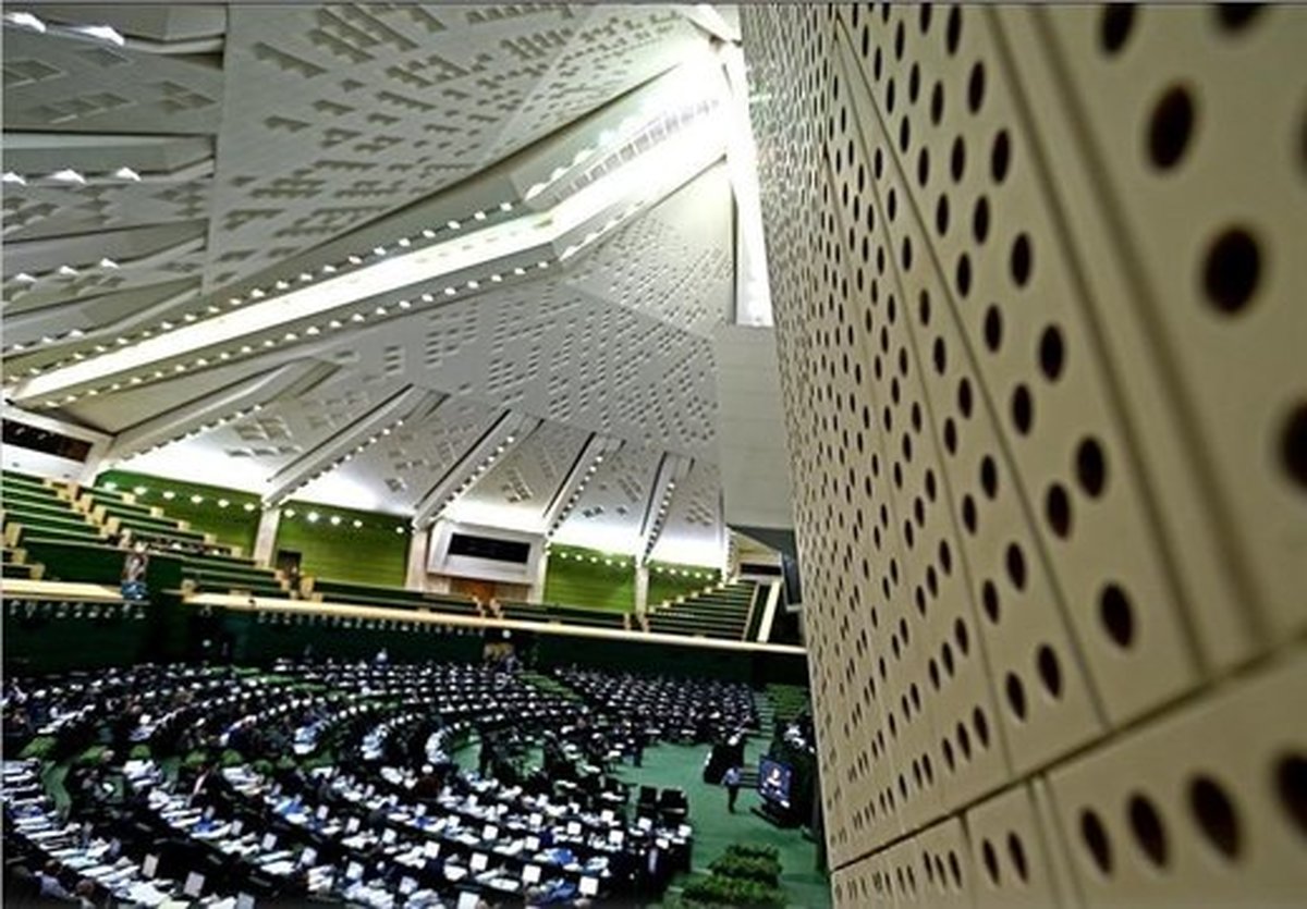 روزنامه جمهوری اسلامی: فرق ریشدارها با نمایندگان ریش تراش طاغوت چیست؟