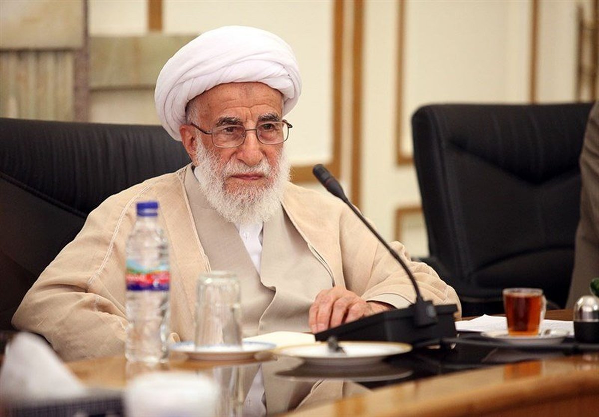 آیتالله جنتی: امیدوارم زنده باشیم و ببینیم که رهبری انقلاب، پرچم را به دست امام زمان می سپارد