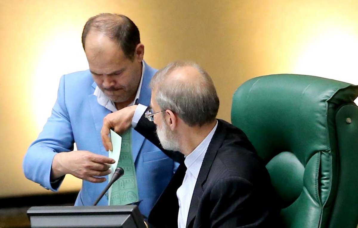 قدرت راست میانه
در مجلس