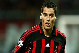 ستاره سابق تیم ملی فرانسه و آث‌میلان در راه تراکتور سازی تبریز + سند و عکس