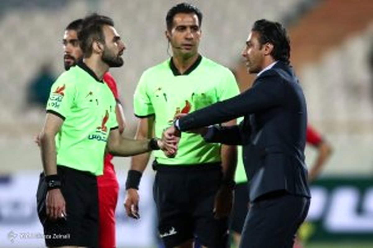 یک داور کم نام و نشان بازی استقلال را سوت میزند
