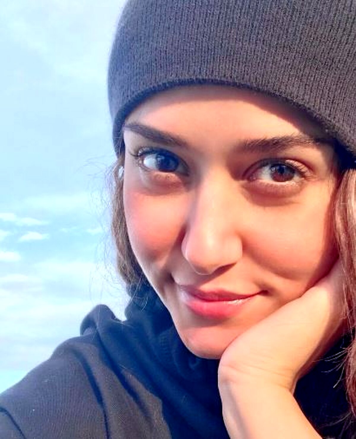 سلفی جدید پریناز ایزدیار و ماشین لاکچری‌اش + عکس