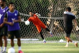 دروازه بان استقلال و تلاش برای اولین کلین شیت