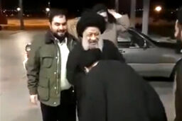 ماجرای دست‌ بوسی‌ هایی که حاشیه‌ ساز شدند