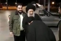 ماجرای دست‌ بوسی‌ هایی که حاشیه‌ ساز شدند