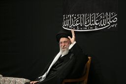 رهبر انقلاب و فرمانده کل قوا، با همان آرامش و شجاعت همیشگی به میدان آمد
