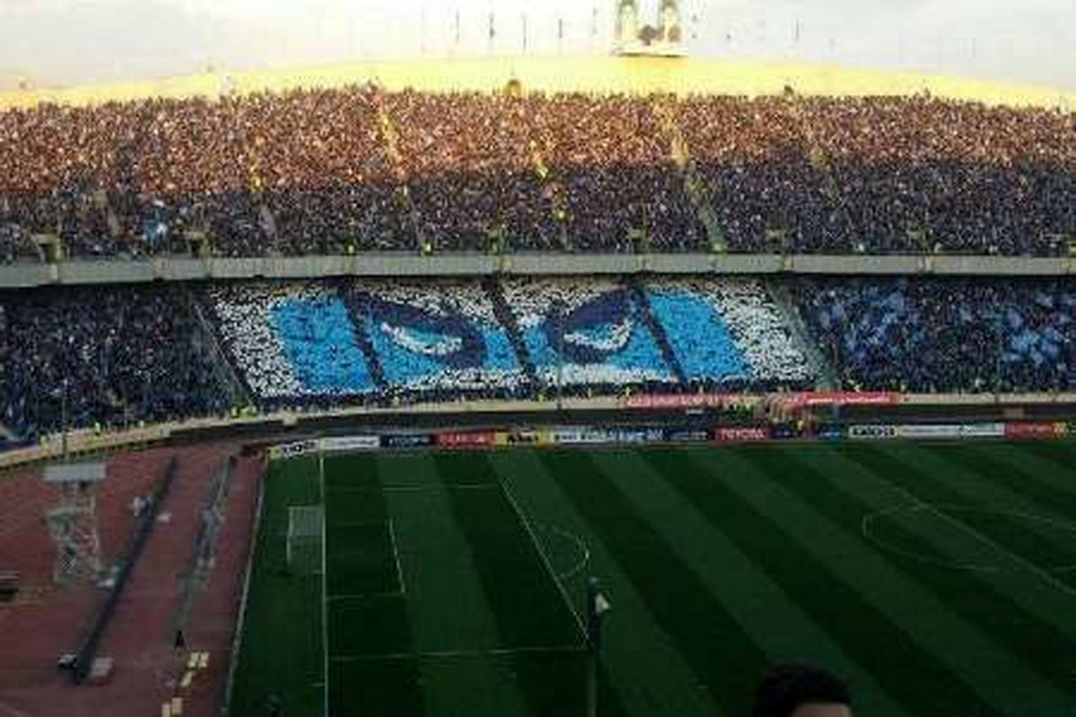 اولین گزارشگر «زن» در ورزشگاه آزادی حضور یافت