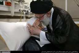 گزارش تصویری/ عیادت مقام معظم رهبری از حضرت آیت الله مکارم شیرازی