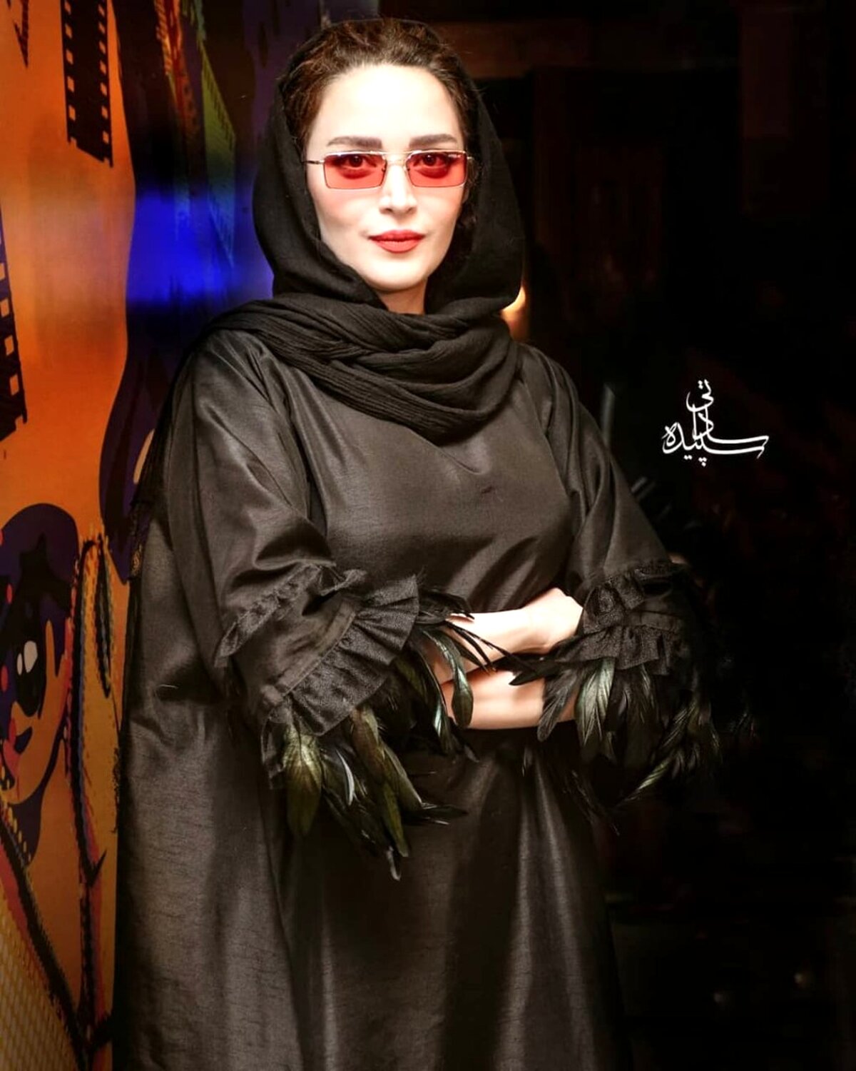 این تصویر بهنوش طباطبایی ۳۲۰۰دلار فروش رفت؛واکنش بهنوش به سلفی خودش 
