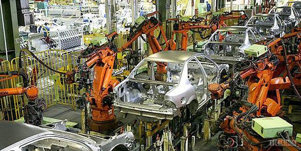 2 تا 3 هزار نفر نیروی مازاد در برخی خودروسازیها وجود دارد/روند خروج پراید از خط تولید باید تدریجی باشد