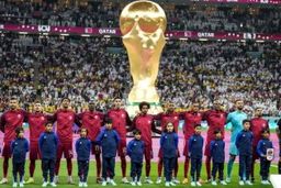 کار سخت قطر، پاک کردن گردو غبار شکست (عکس)