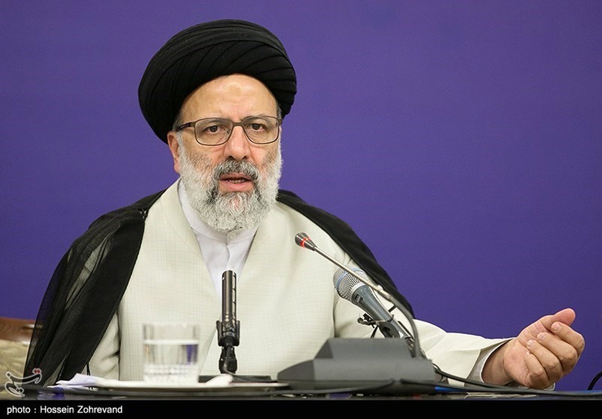 رئیسی: ائمهجمعه از افشاگران فساد حمایت کنند