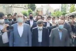 فوری/ فیلم لحظه ورود احمدی‌نژاد به ستاد انتخابات