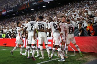 فرانکفورت 1(5) –(۴) ۱ رنجرز؛ جام به آلمان رفت