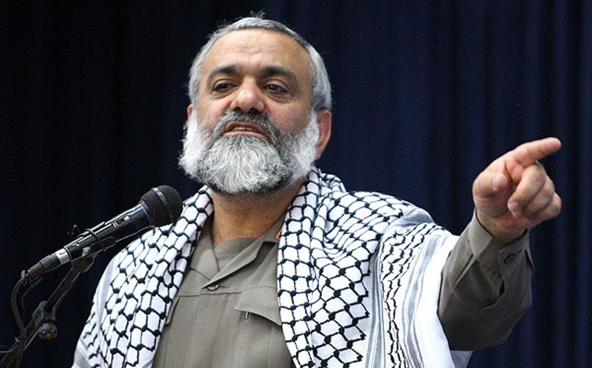 کسانی که از سایه جنگ دم میزنند عاملان دشمن هستند / پنج سال برای مذاکره با آمریکا و اروپا معطل شدیم و نتیجهای نگرفتیم؛ همه حرف آنها هستهای نبود میخواهند تا جایی پیش روند که شما چرا نماز میخوانید