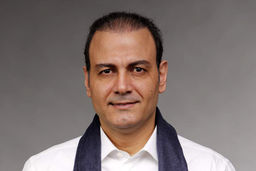 علیرضا قربانی و دخترش در برج میلاد 