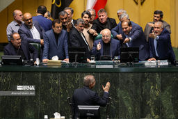نامه نمایندگان به قالیباف: بررسی لایحه برنامه متوقف شود