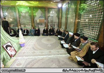 هیات دولت در مرقد امام