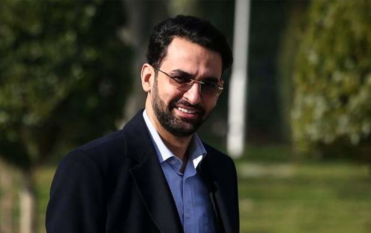 آذری جهرمی بهتر است وزارت را رها کند و به دنبال «ترقه‌بازی» برود