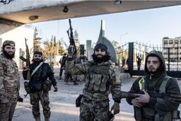 اعدام نوجوان علوی سوری با شلیک مستقیم افراد جولانی + فیلم