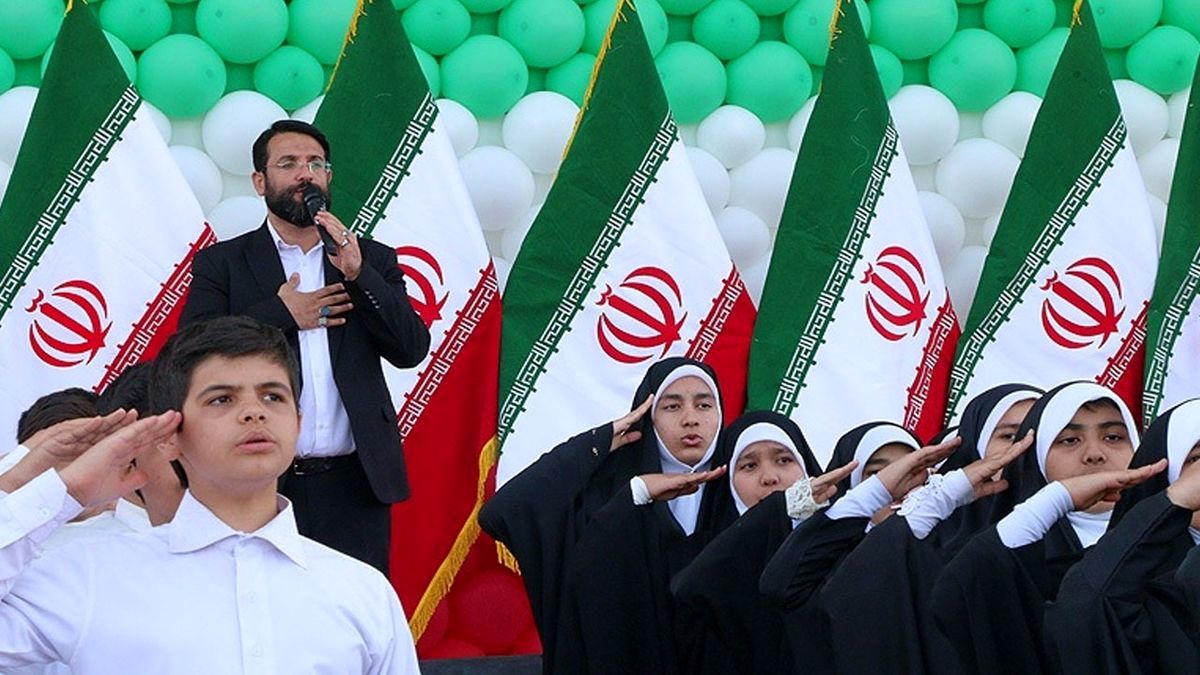 زار زدن یک دختر پاکستانی موقع پخش سلام فرمانده + فیلم