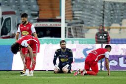 ستاره‌های غم‌زده پرسپولیس زانو زدند! (عکس)