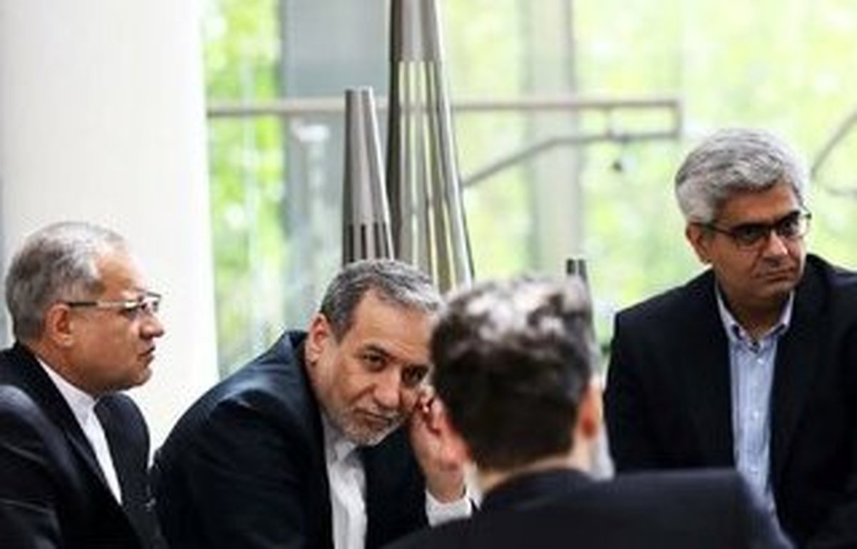 انتقاد به اصرار عراقچی و هیئت ایرانی به محرمانه ماندن روند مذاکرات