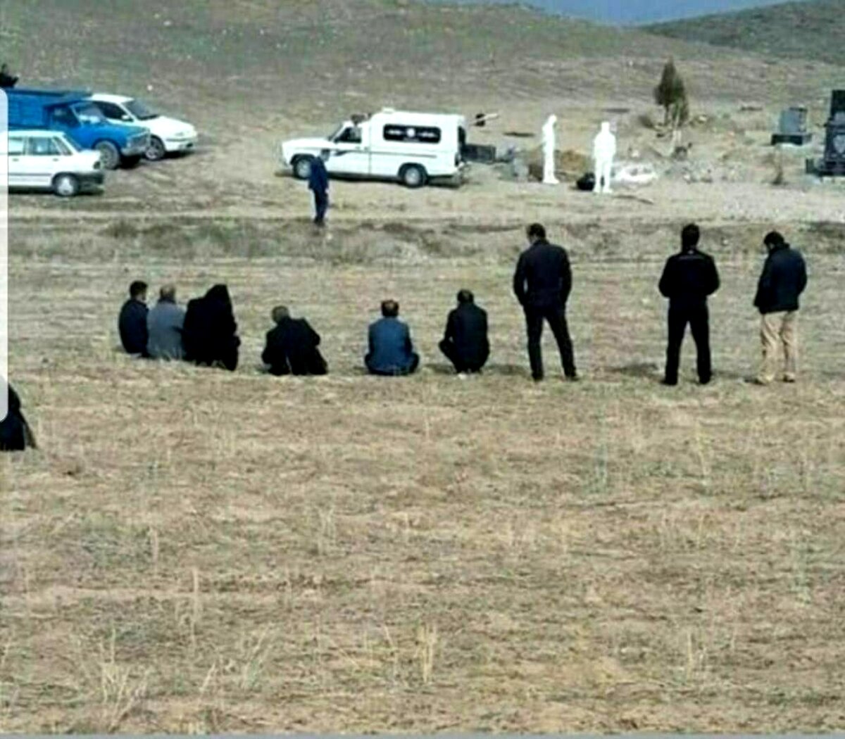 تصویری تلخ از دفن یک بیمار کرونایی +عکس