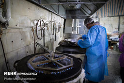 گزارش تصویری پخت غذای متبرک رضوی برای بیماران کرونایی