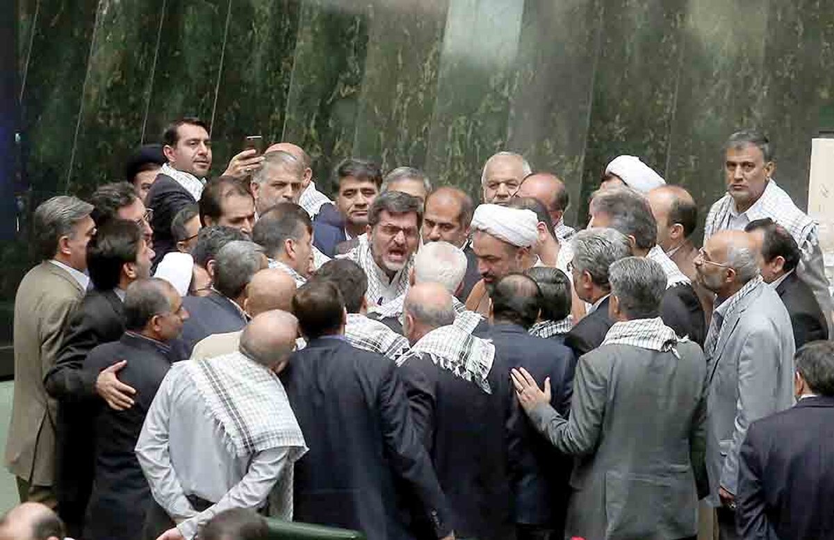 از سربازی تا ژنرالی/  درباره دکتر ظریف نباید  از دایره انصاف خارج شد