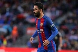 بزن‌بزن در یک کلوپ شبانه/  بازیکن سابق بارسا دماغ یک خواننده ترک را شکست