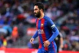 بزن‌بزن در یک کلوپ شبانه/  بازیکن سابق بارسا دماغ یک خواننده ترک را شکست