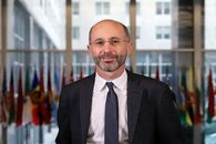 تغییر رابرت مالی برای انحراف افکار عمومی جهانی بود