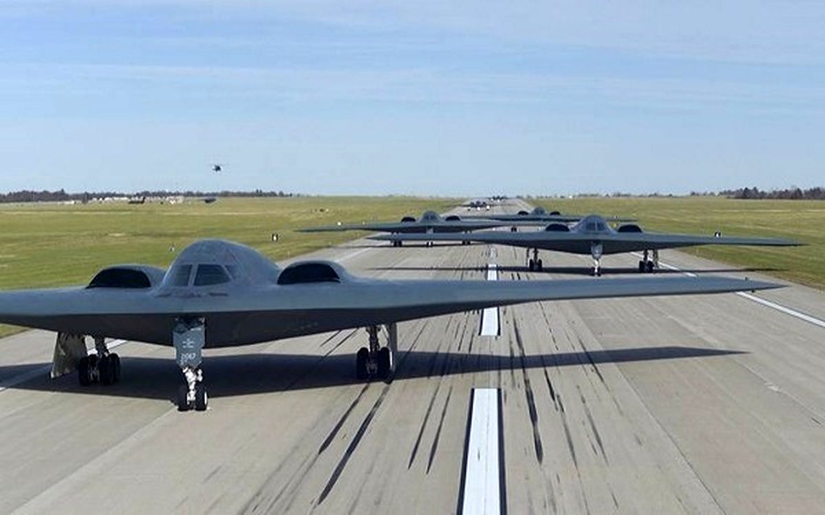 پرواز مشکوک بمب افکن های B-2 از آمریکا با باک های نیمه پر از سوخت