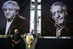 گزارش تصویری/ پیکر استاد عزت الله انتظامی تشییع شد