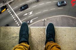 پدر سنگدل زنش را کتک زد سارینا 16 ساله خودکشی کرد / در کرج رخ داد