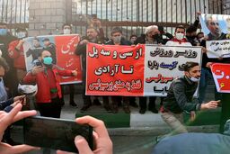 تجمع پرشور هواداران پرسپولیس مقابل مجلس (عکس)