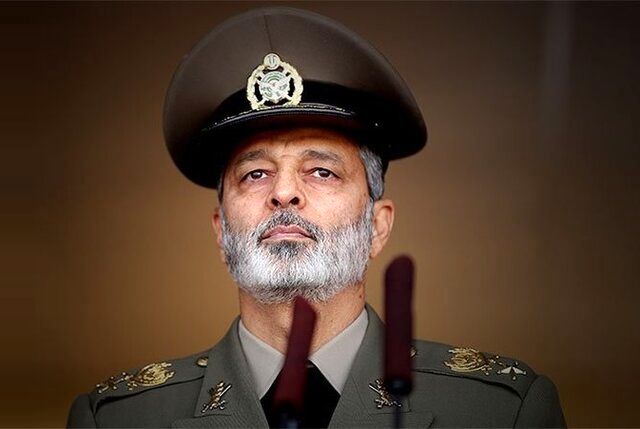 فرمانده کل ارتش: حرکت رو به جلو نیروی دریایی ارتش باید با قدرت ادامه یابد