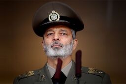 فرمانده کل ارتش: حرکت رو به جلو نیروی دریایی ارتش باید با قدرت ادامه یابد