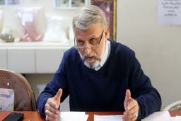 انتقاد کاندیدای ریاست جمهوری از جایگاه احزاب